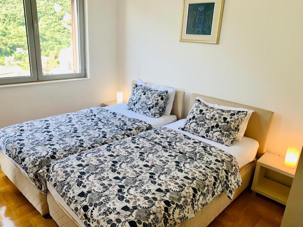 Lavender Bay Apartment F8 Donji Morinj Ngoại thất bức ảnh