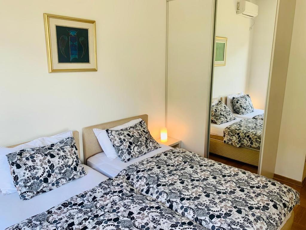 Lavender Bay Apartment F8 Donji Morinj Ngoại thất bức ảnh